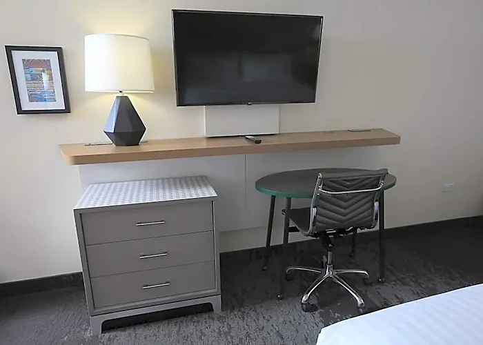 Hotel Chicago North Shore By Ihg